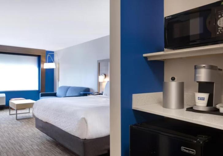 Holiday Inn Express & Suites - Detroit - Dearborn By Ihg Exterior foto