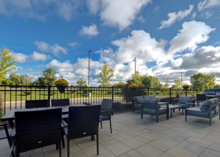 Holiday Inn Express & Suites - Detroit - Dearborn By Ihg Exterior foto