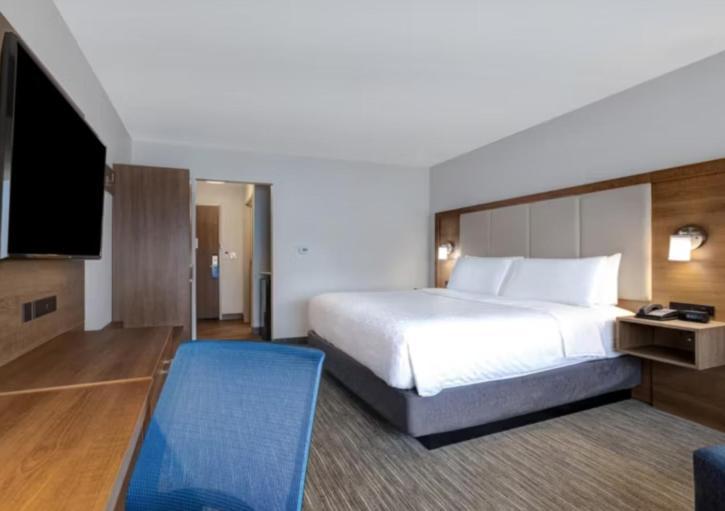 Holiday Inn Express & Suites - Detroit - Dearborn By Ihg Exterior foto